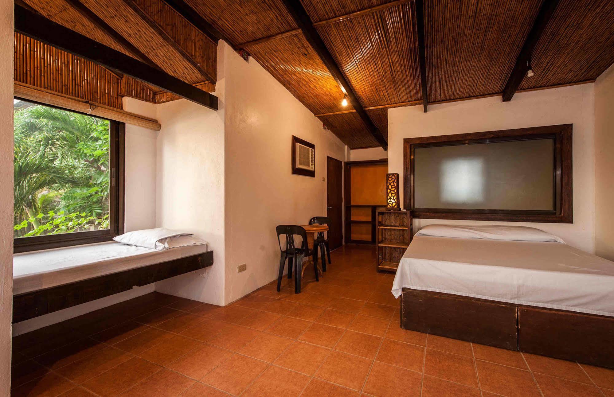Planet Dive Hotel Mabini  Eksteriør billede